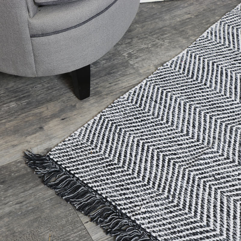 Black and White Woven Herringbone Rug 140cm x 70cm