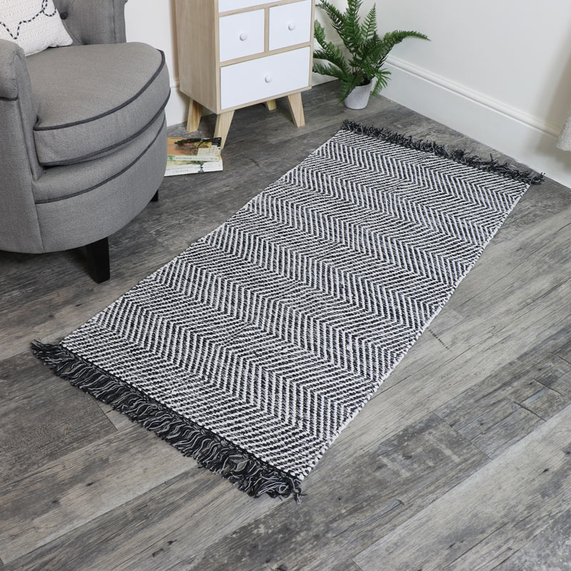 Black and White Woven Herringbone Rug 140cm x 70cm