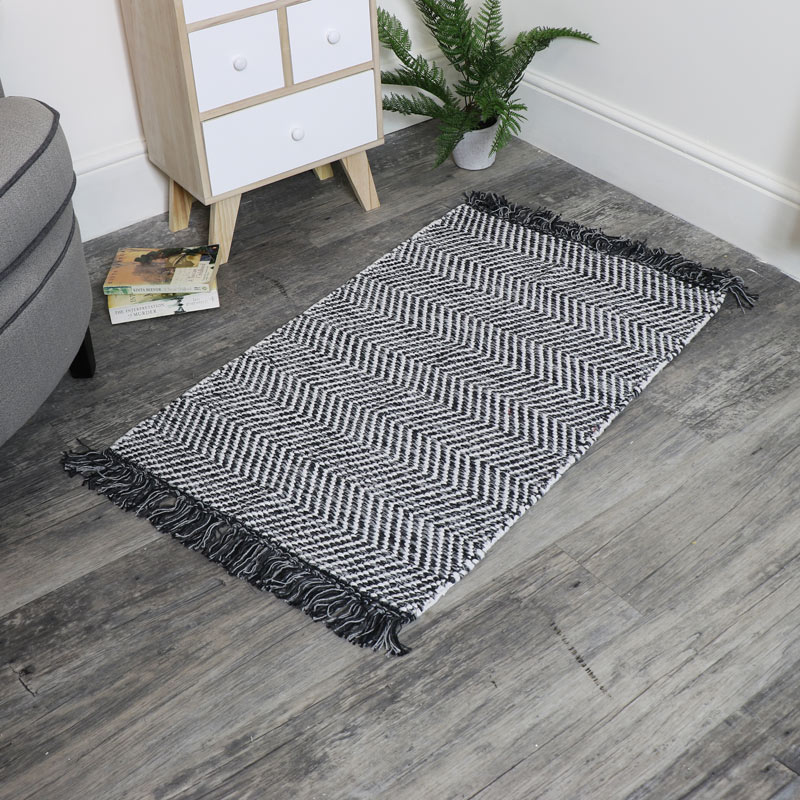 Black and White Woven Herringbone Rug 90cm x 60cm