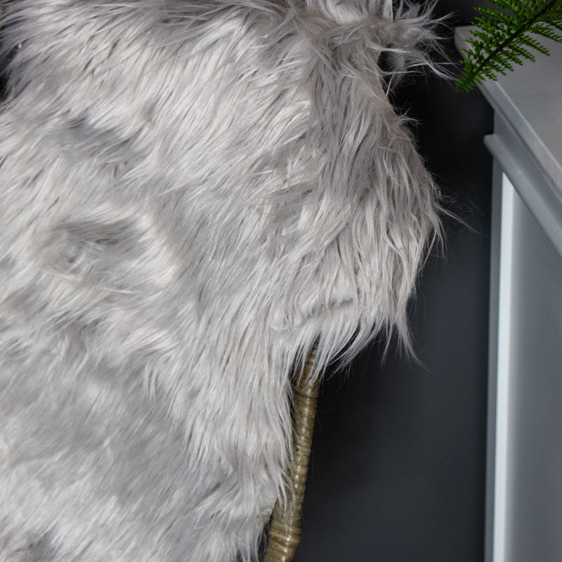 Light Grey Single Pelt Faux Fur Rug 38cm x 55cm