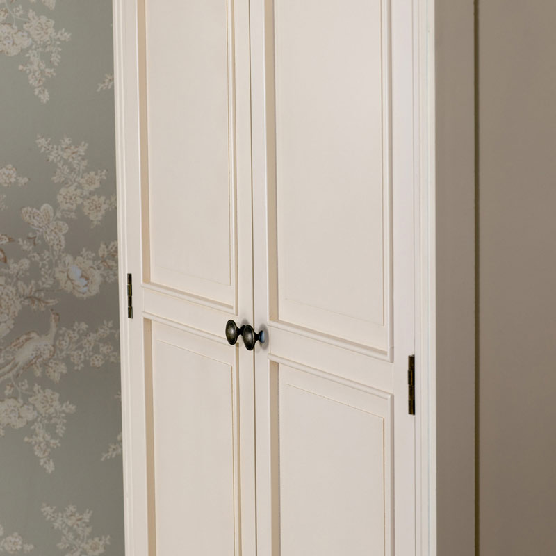 Linen Closet/Low Wardrobe Storage Cabinet - Daventry Cream Range DAMAGED SECOND 3113