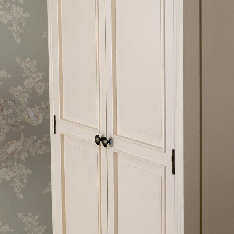 Linen Closet/Low Wardrobe Storage Cabinet - Daventry Cream Range DAMAGED SECOND 3011