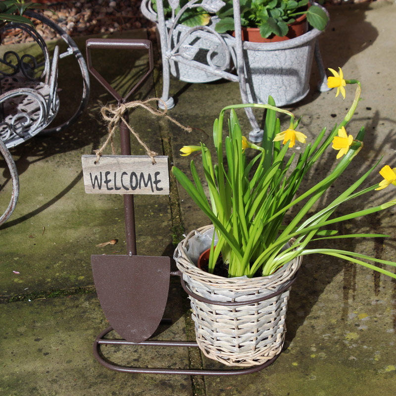 Metal Spade Planter & Wicker Plant Pot with Welcome Plaque 