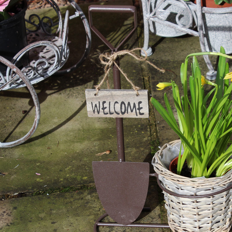 Metal Spade Planter & Wicker Plant Pot with Welcome Plaque