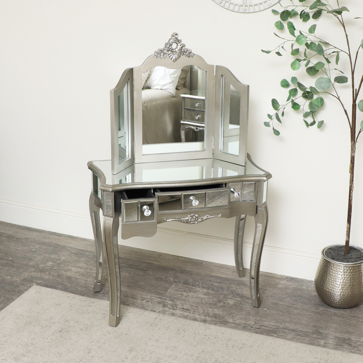 mirrored dressing table and mirror