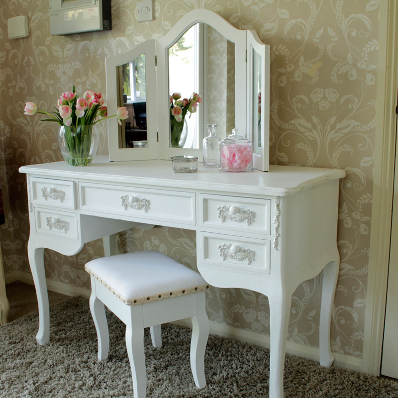 ' Pays Blanc ' Large 5 drawer antique white dressing table / writing desk distressed computer