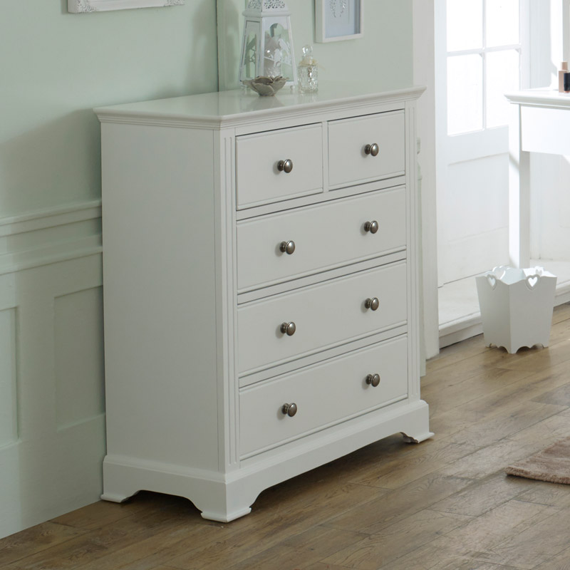 The modrest ancona italian modern white chest offers elegance and functionality at its best featuring a dainty white gloss and crocodile textured finish and 5 spacious drawers. white chest of drawers davenport white range