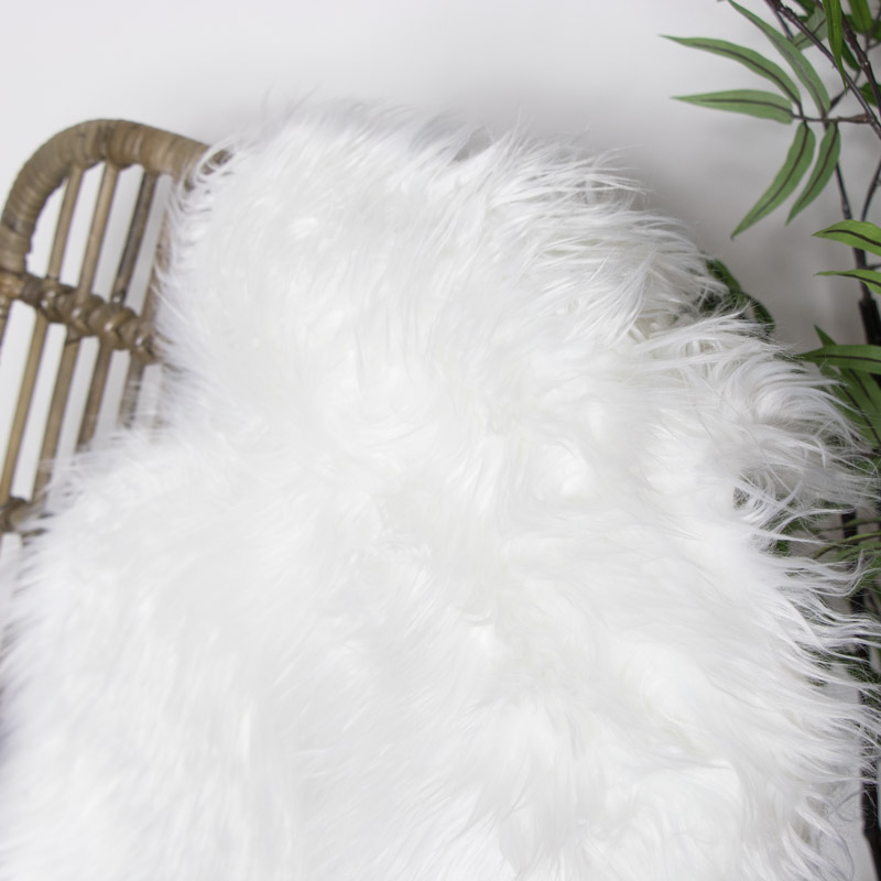 White Single Pelt Faux Fur Rug 38cm x 55cm