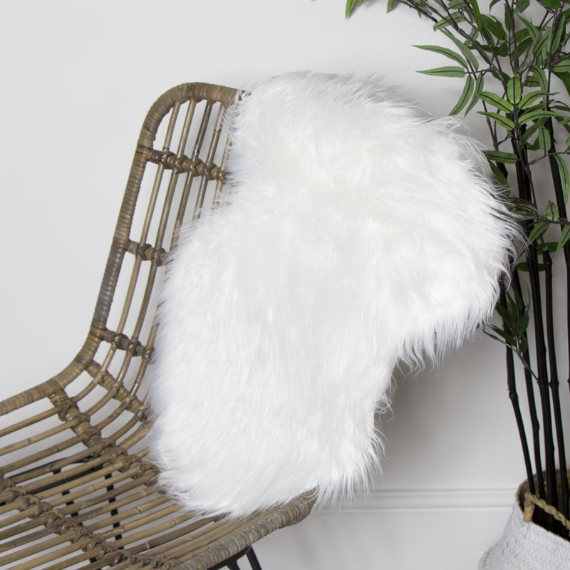 White Single Pelt Faux Fur Rug 38cm x 55cm