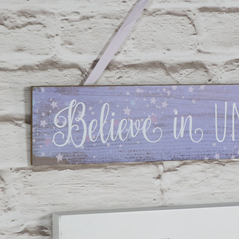 Wooden Wall Plaque 'Believe in Unicorns'