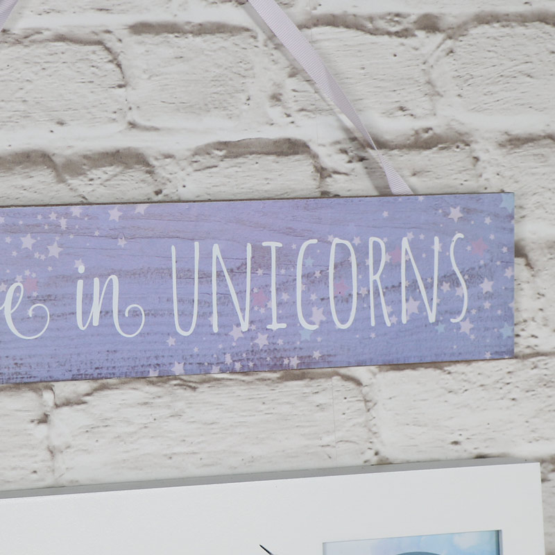 Wooden Wall Plaque 'Believe in Unicorns'