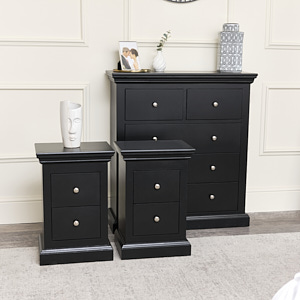 Black 5 Drawer Chest of Drawers & Pair of 2 Drawer Bedside Tables