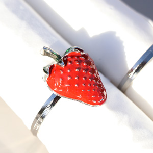 Set of 4 Silver Metal Strawberry Detailed Napkin Rings
