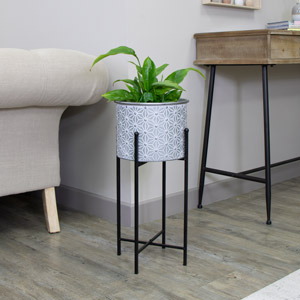 Small Embossed Daisy Planter With Stand
