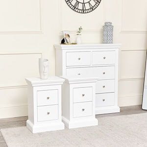 White 5 Drawer Chest of Drawers & Pair of 2 Drawer Bedside Tables
