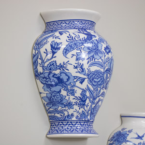 Willow Pattern Urn Wall Planter